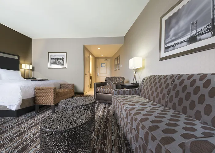 Hampton Inn & Suites Portsmouth Downtown